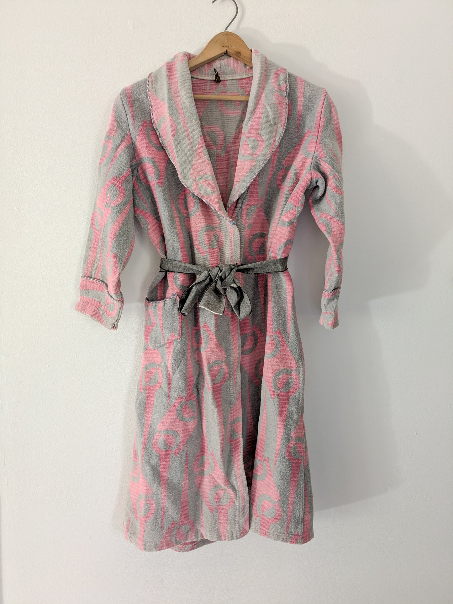 1930s Pink & Gray Beacon Robe