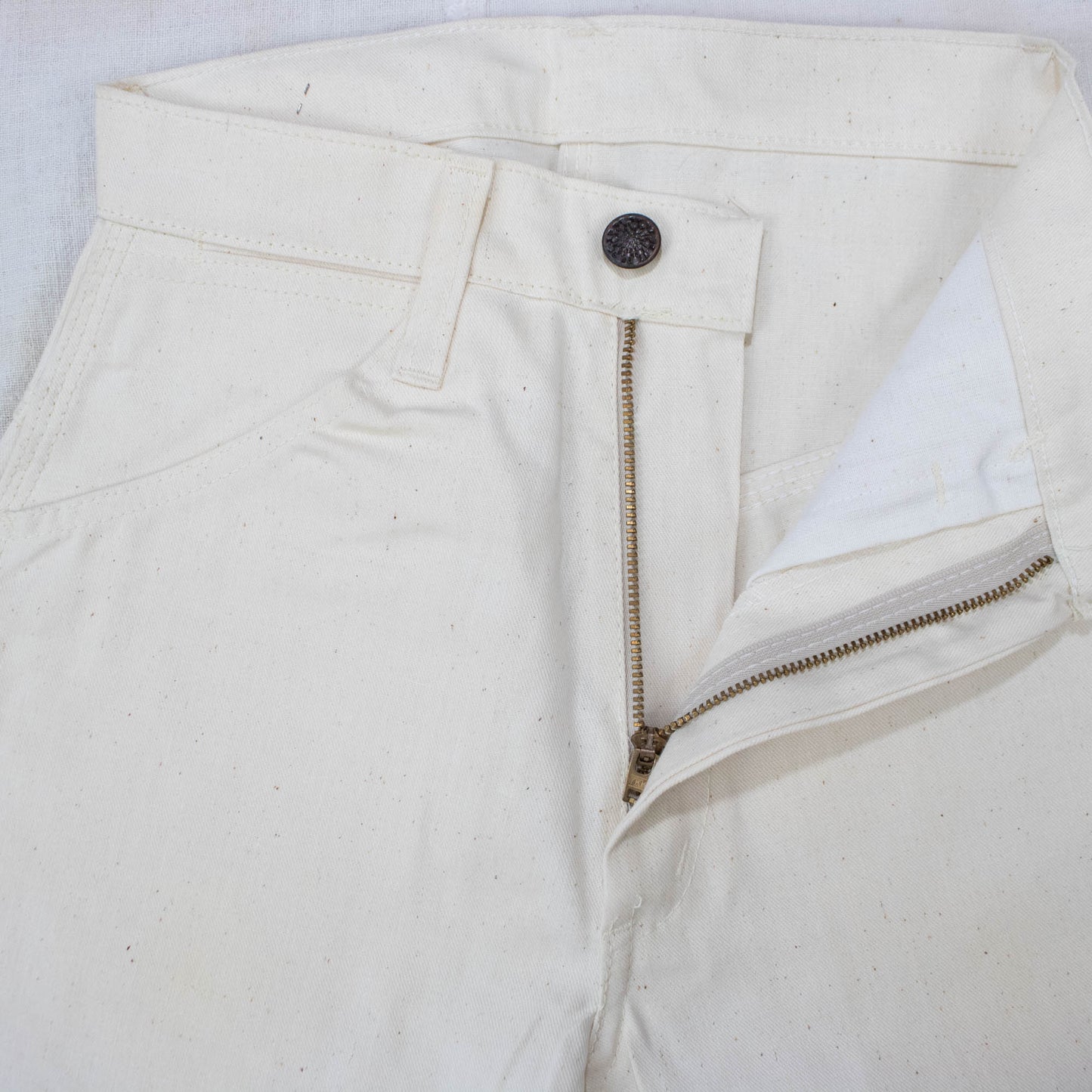 1970s Waist Size 24 Deadstock DeeCee Cream White Carpenter Pants